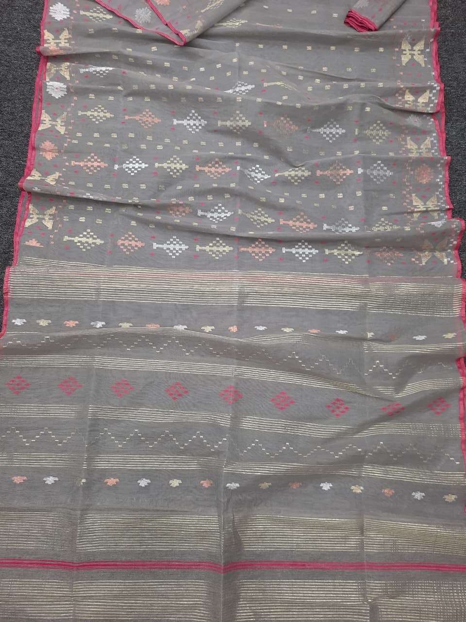 The Heritage of Bengali Handloom Exclusive Dhakai Jamdani Saree 80 Count - Image 2