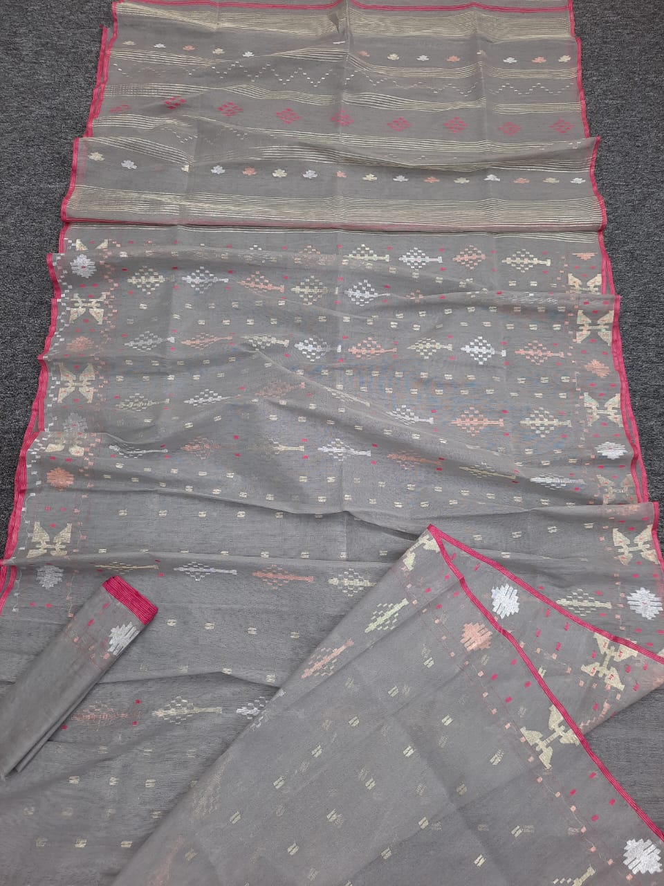 The Heritage of Bengali Handloom Exclusive Dhakai Jamdani Saree 80 Count - Image 3