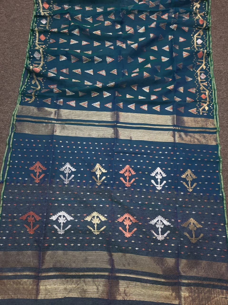 The Heritage of Bengali Handloom Jamdani Saree 84 Count - Image 3