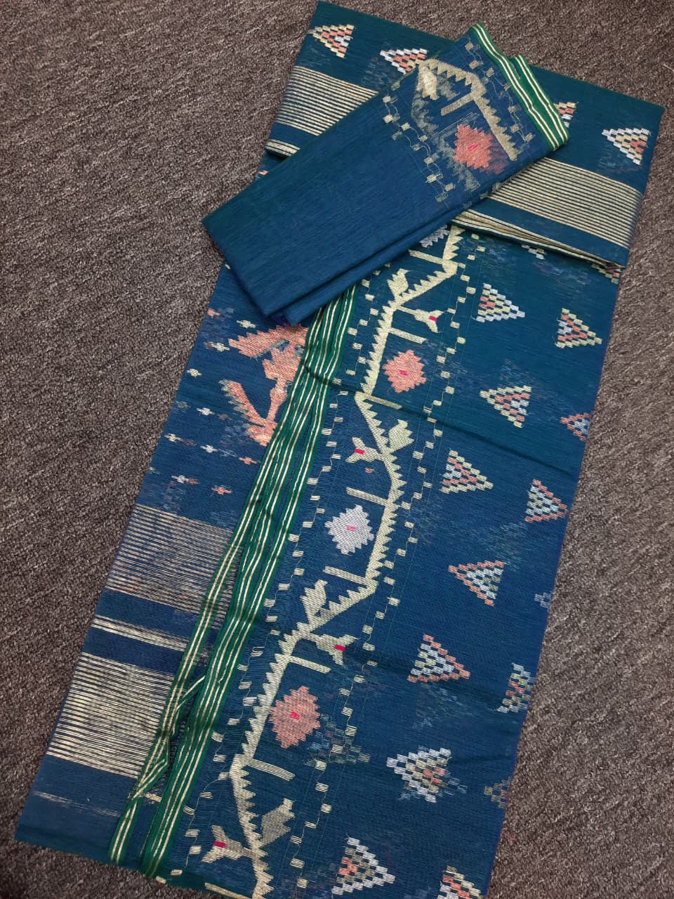 The Heritage of Bengali Handloom Jamdani Saree 84 Count - Image 5