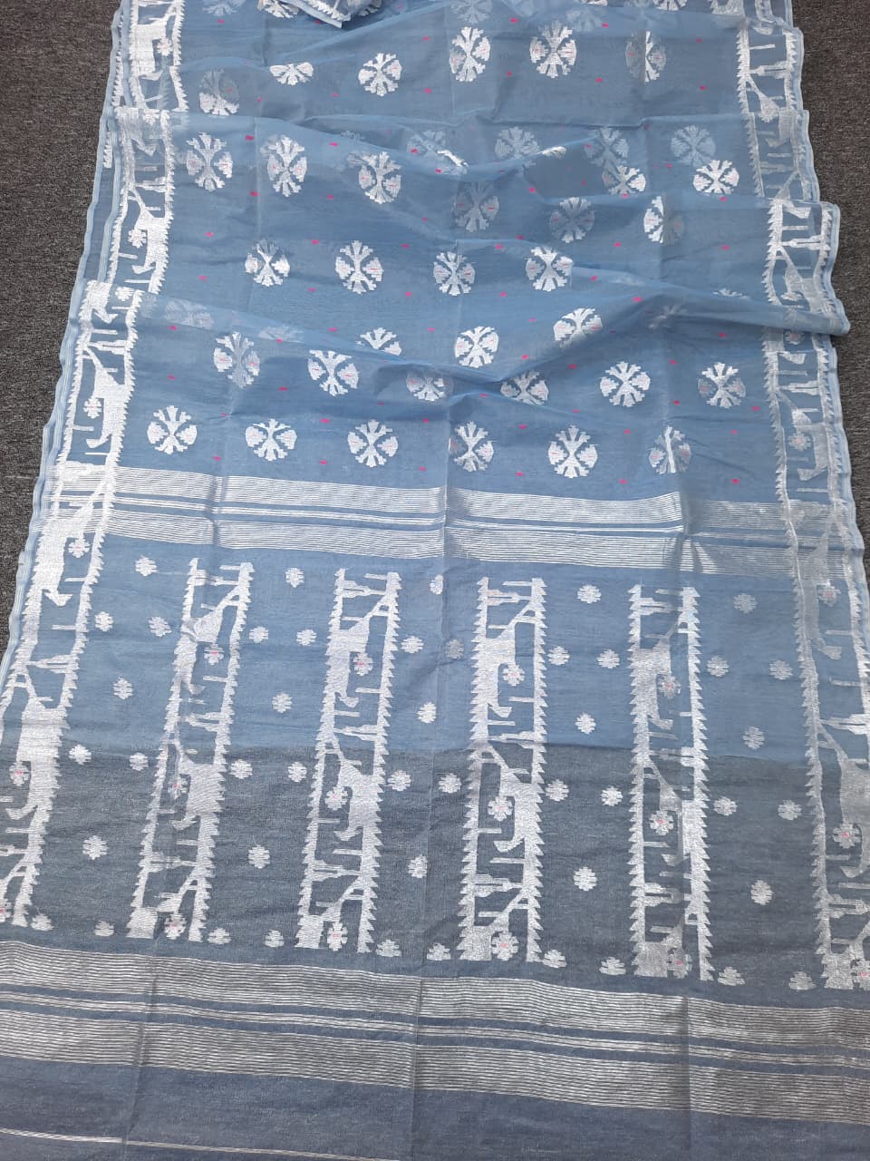 The Heritage of Bengali Handloom Bridal Jamdani Saree 84 Count - Image 2