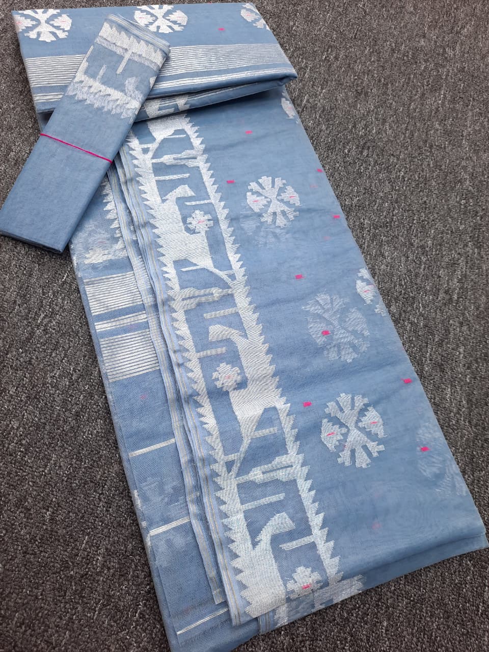 The Heritage of Bengali Handloom Bridal Jamdani Saree 84 Count - Image 3