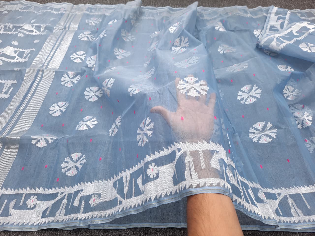 The Heritage of Bengali Handloom Bridal Jamdani Saree 84 Count - Image 4