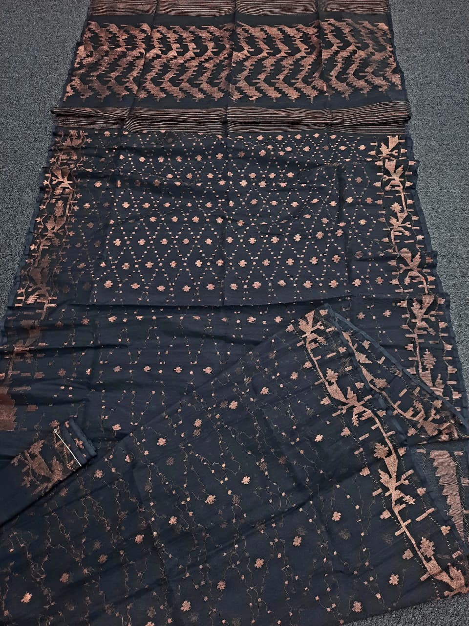The Heritage of Bengali Handloom Exclusive Dhakai Jamdani Saree 80 Count - Image 2
