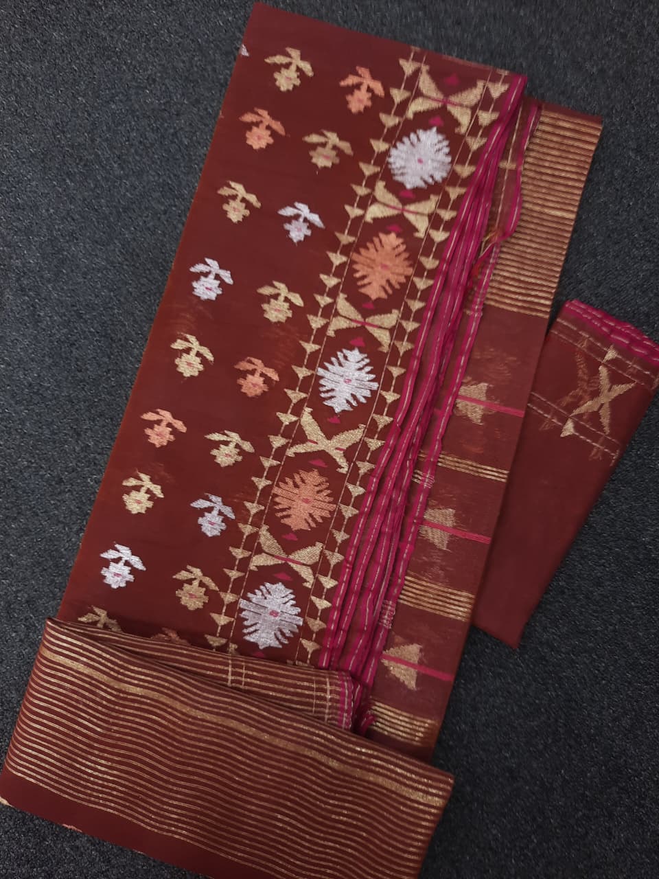 The Heritage of Bengali Handloom Exclusive Dhakai Jamdani Saree 80 Count - Image 5