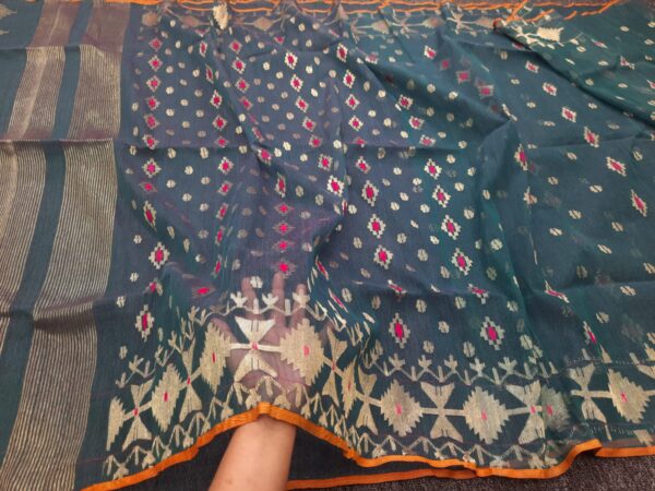 The Heritage of Bengali Handloom Jamdani Saree 80 Count - Image 3