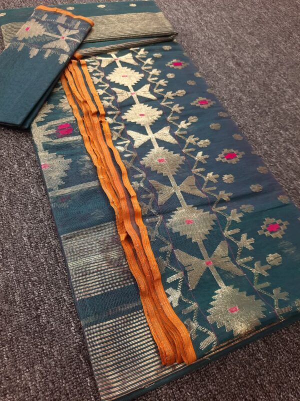 The Heritage of Bengali Handloom Jamdani Saree 80 Count - Image 4